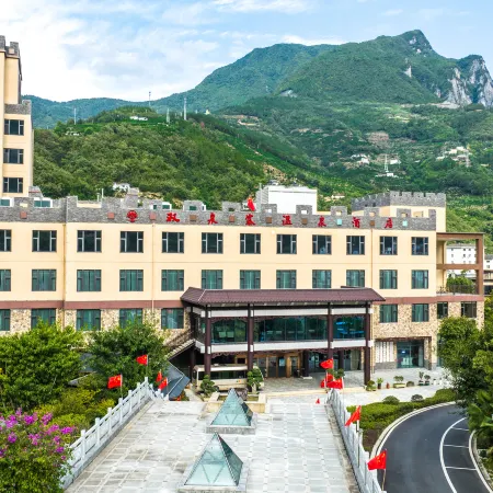 Xingshan Shuangquanzhai Hot Spring Hotel