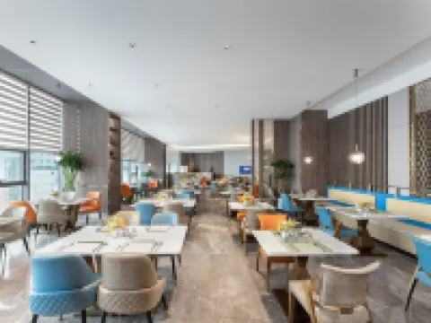 西寧高速鉄道駅ホリデイ イン エクスプレスホテル 西寧のホテル