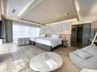 HENTIQUE PINECONE HOTEL
