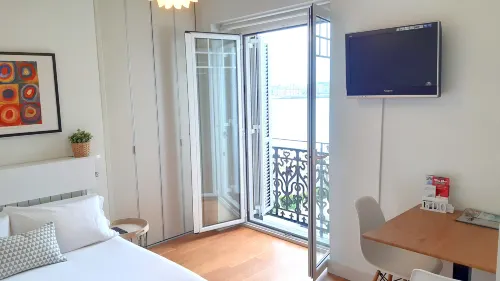 SEAFRONT LUXURY STUDIO by www.SanSebastianApartments.es - Holiday Apartments
