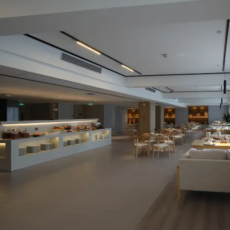 Yishang Oriental Hotel (Deyang Xudongli Food Street)