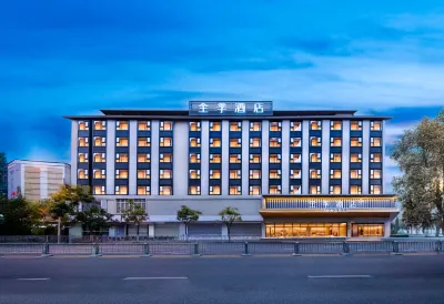 全季酒店（西昌火把廣場月亮湖濕地公園店） 鄰近涼山彝族自治州民族風情園的酒店