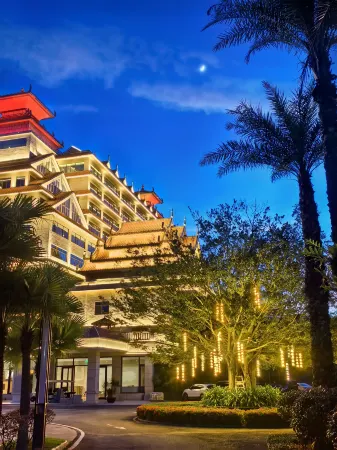 Wuzhishan Rushixin Hotel Отели рядом с достопримечательностью «Taipingshan Pubu»