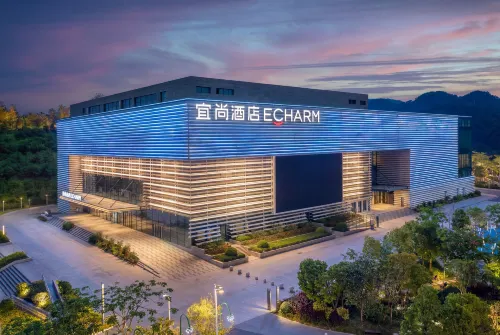 Echarm Hotel (Maoming Xinyi Convention Center Douzhouli Cultural and Creative Street)
