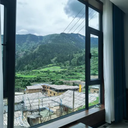 Xiyue Homestay (Zha Ga Na Scenic Area)
