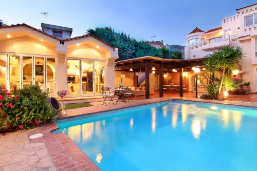 Oasis Pool House by Ghh