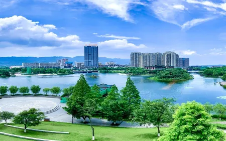 Jiayuan Starlight Hotel Отели рядом с достопримечательностью «College of Science and Technology， Chongqing University»