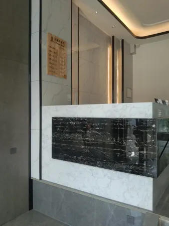 Changning Liyuan Hotel Отели рядом с достопримечательностью «Yunnan Black Hot Spring RV Camping Base»