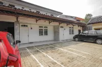 RedDoorz @ Meruya 2 Hotel dekat Taman Pintu Kampung Blok DD Palm Ganda Asri 2
