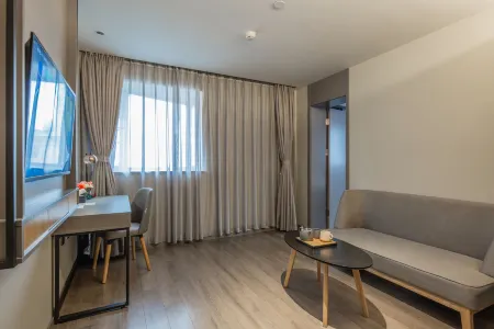 Homeinn Selected Hotel (Changsha Xindaxin Wu Yi Square Subway Station)
