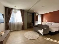 The Rise Suites Hotel, Chiang Mai Hôtels à proximité de : Villages des tribus montagnardes