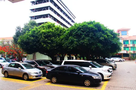 Juya Hotel Отели рядом со станцией Xuwen Railway Station