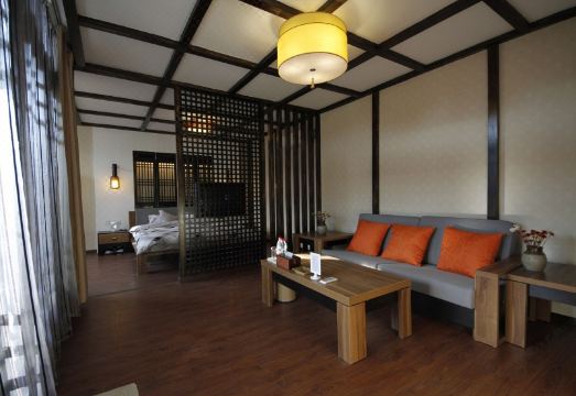 丽江后湾假日美宿客栈 Hotel Overview