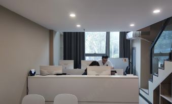 Zizaiju Serviced Apartment (Greenland Peak Shanghui Branch)