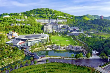 Wyndham Grand Plaza Royale Peach Blossom Hot Springs Resort Hunan