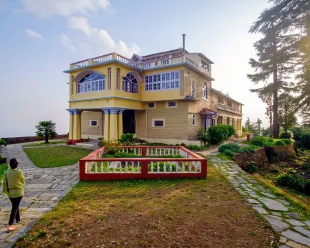 Tree of Life Grand Oak Manor Binsar Hotels in Almora
