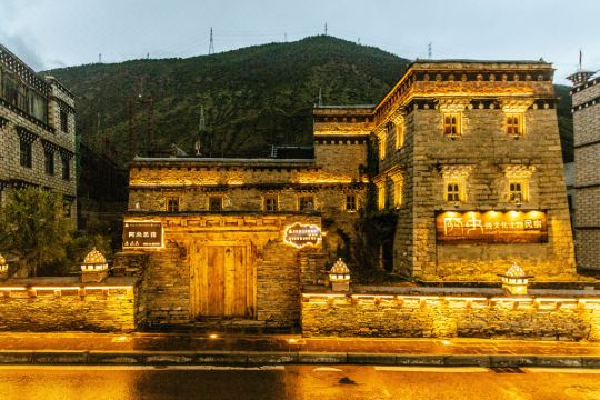 稻城亚丁阿央藏文化主题民宿预订价格,联系电话位置地址【携程酒店】