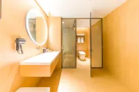 JI Hotel (Tonghua Railway Station Square)