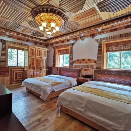 Cailin Holiday Manor