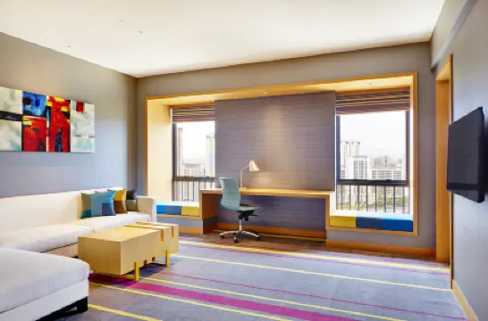 Aloft Hotels (Dynamic Town)