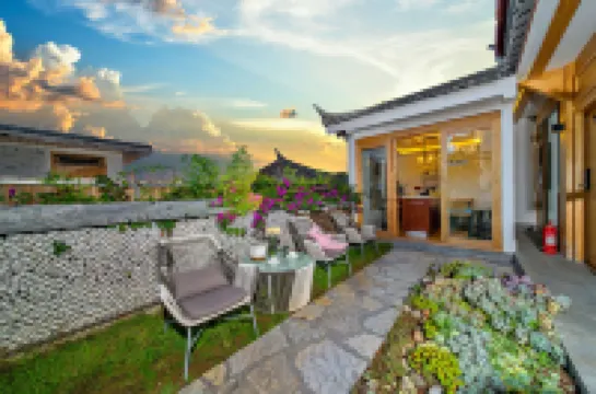 Shitouji.Guanshan Xiaoju B&B (the Old Town of Lijiang Dashuiche Store)