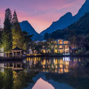 Heshe Lakeside Resort Hotels near Reed Flute Cave