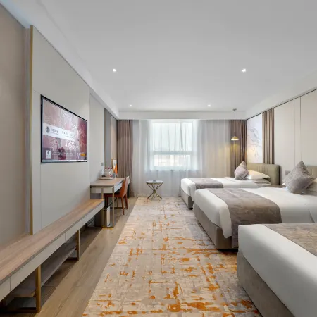 Chonpines Hotel (Daqing West Railway Station Wanda Plaza Branch)