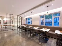 Dalian full stop hotel