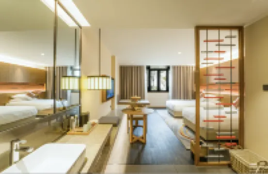 Fuxian Lake Grand View Resort (Guanglong small town)