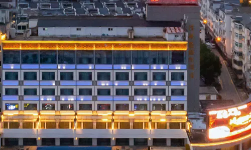 Ruiyi Qinghuawu  Hotel