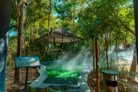 Phoenix Hot Spring Holiday Hotel Các khách sạn ở Doanh Giang