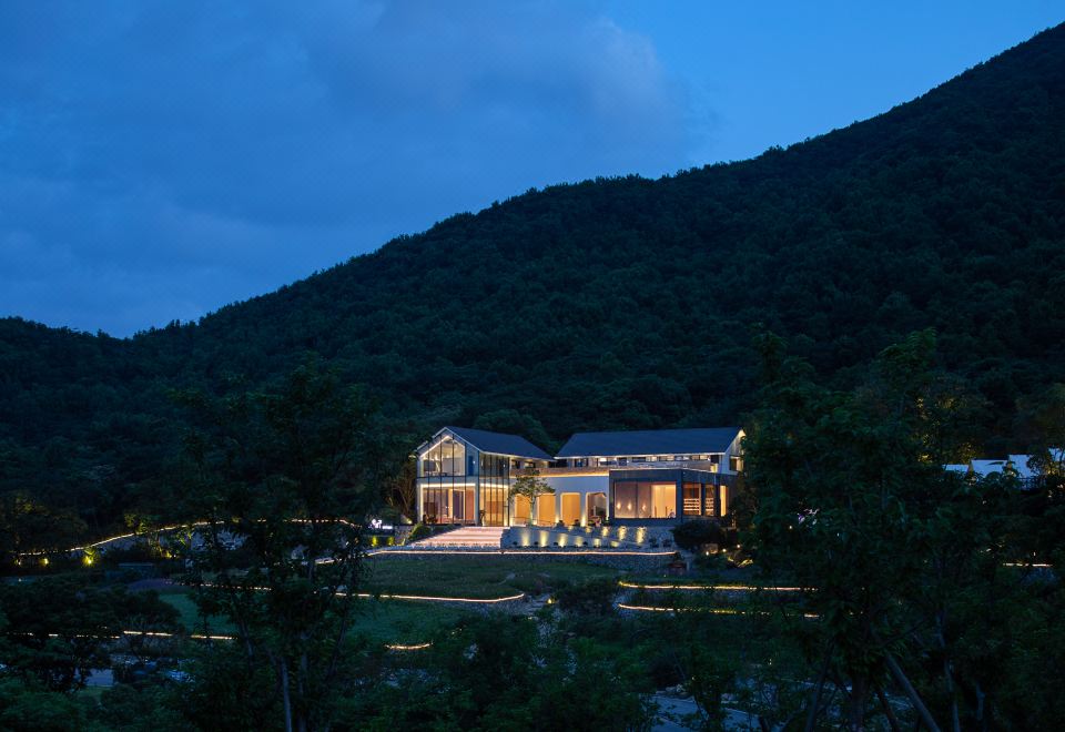 Zhoushan Zhenlong Qingshizi Holiday Manor(舟山珍珑·青石子度假庄园) 후기, 가격 2024 저우산 호텔 추천 | 트립닷컴