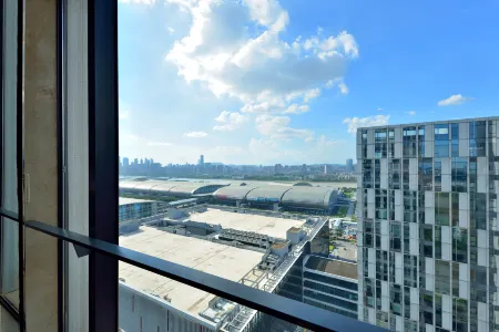 Guangzhou Fuying Apartment (Poly World Trade Center Pazhou Convention and Exhibition Center Store)