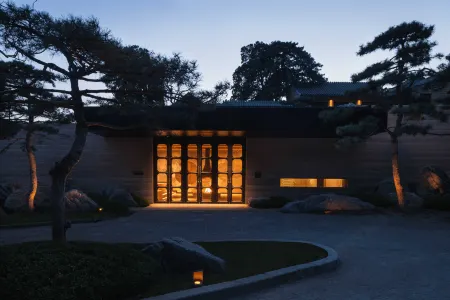 Xitan Hotel Beijing Отели рядом с достопримечательностью «Mentougou Baqi Cave»