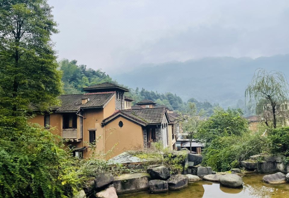 Huashuiwan Youshang Youya Villa의 깔끔하고 현대적인 내부 디자인