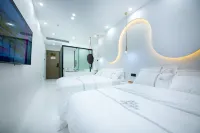 Heyue Hotel (Qujing Wanda Plaza Branch)