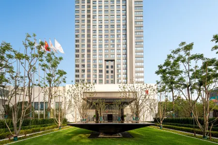 HUALUXE Shanghai Changfeng Park by IHG