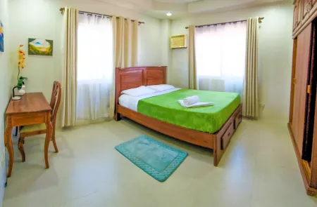 Crystal Shore Beach Resort Powered by Cocotel Отели в г. Моронг