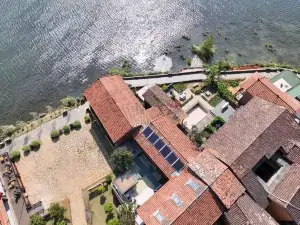 Puzhehei Xianrenju Lake View Homestay