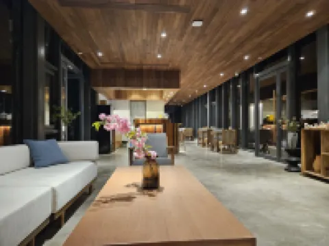 Yimeng Bookstore (Mengshan Baihuayu Scenic Area Store)