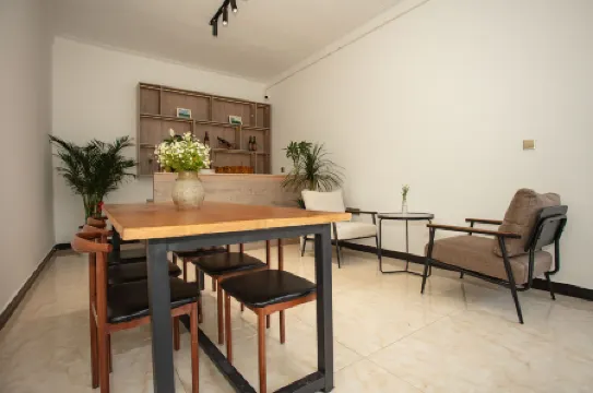 Zaihaiyifang Sunrise Seaview Homestay (Dali Qihai Branch)