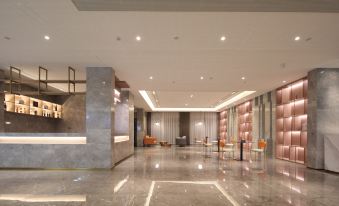 Yilong World Hotel (Yingshan Living Room Hot Spring Avenue)