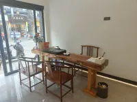 Shuishui. Nuo Guanlan Riverside View River View Homestay (Zhenyuan Ancient City New Bridge)