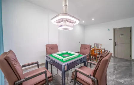 Changde Sheffield Hotel Отели рядом с достопримечательностью «Hunan Institute of Applied Technology (West Campus)»