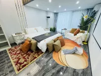18 Yi B&B (Shenyang Middle Street Joy City E Rubik's Cube)