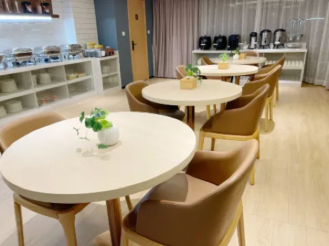 ECHIC X Mercure (Guangzhou Beijing Road Tianzi Wharf Branch) Отели рядом с достопримечательностью «Zhonghua National Federation of Trade Unions Site»