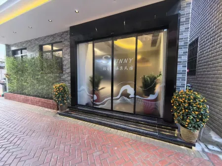 Sunny Luxury Wenquan Homestay Отели рядом с достопримечательностью «Shantou Dongshan Lake»