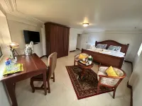 Cozy Hill Gardens Hotels in 