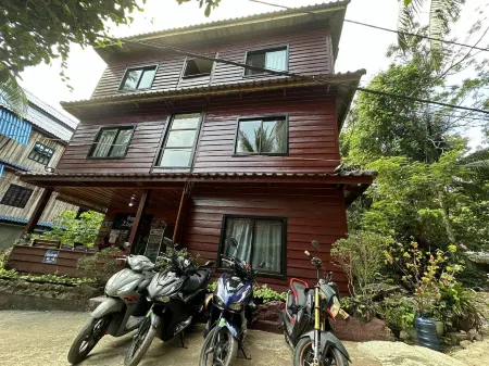 Happy Elephant Bungalows Отели рядом с достопримечательностью «Ронгсанлем»