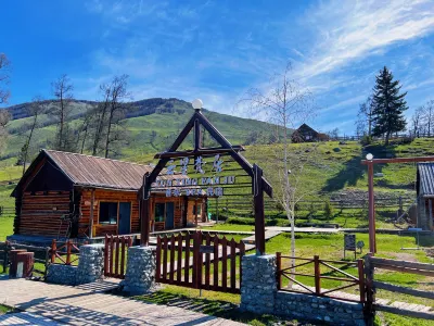 Kanas Cloud Star Brahman House カナス湖周辺のホテル